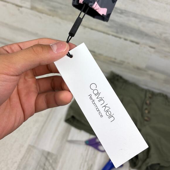 Calvin Klein Women’s XS Pink Camo zip up Hooded Performance Jacket Coat NWT - Picture 5 of 8